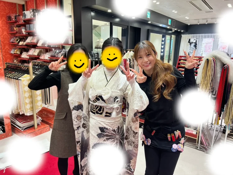 成人式　前撮り　梅田　振袖レンタル　袴レンタル　家族写真　前撮り撮影会 大阪　人気　振袖　大人っぽい　黒　白